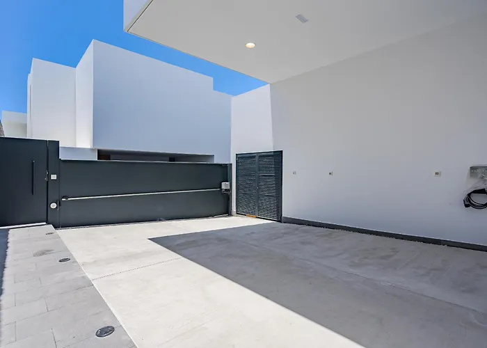 Estandar 8- Casangular By Upper Вілла Адехе